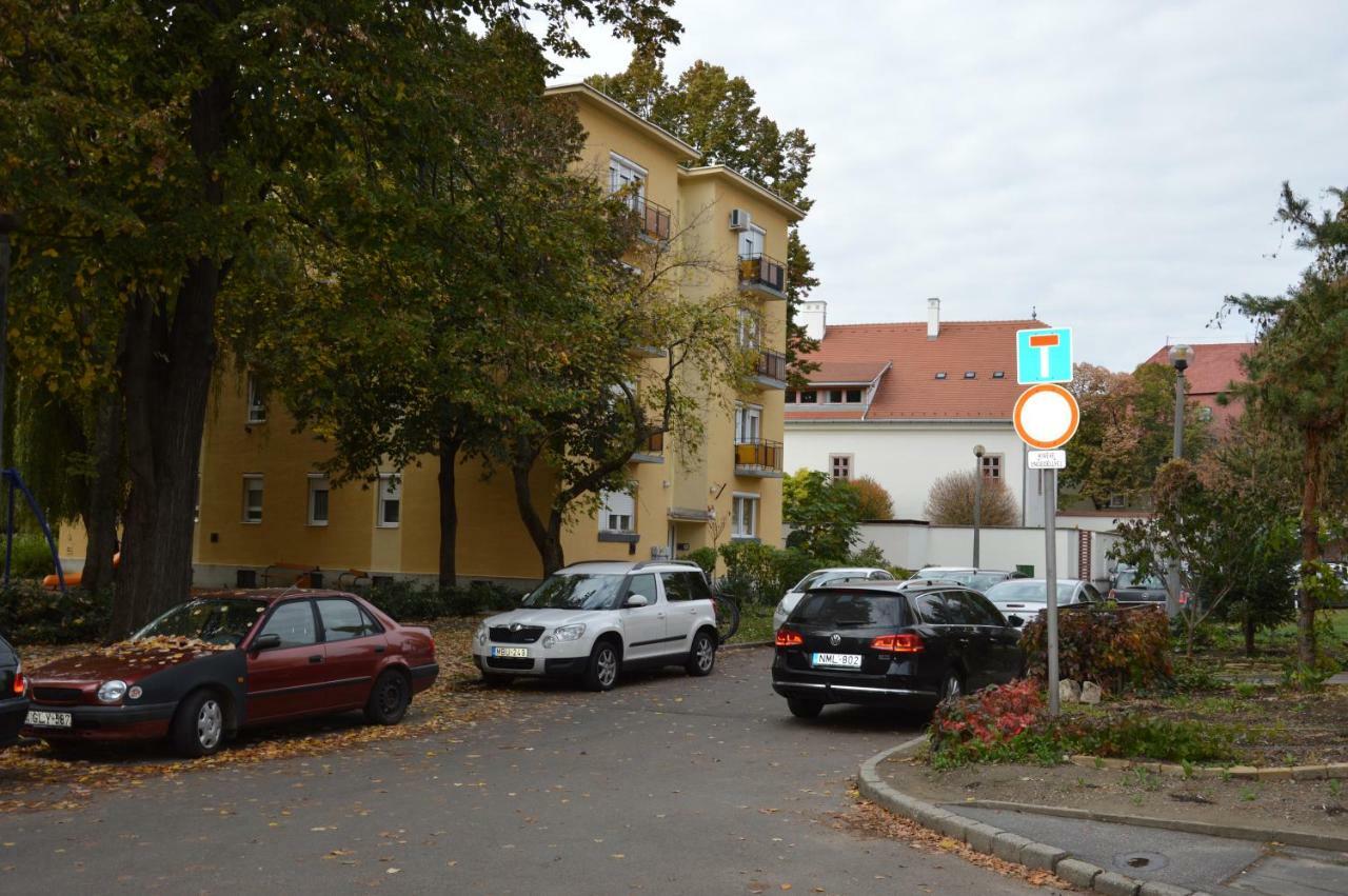 Res Apartman Eger Exterior photo